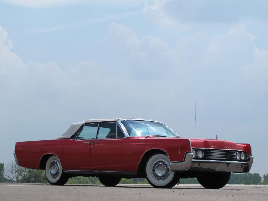  Lincoln Continental Convertible 1966 года  (фото 4 из 4)